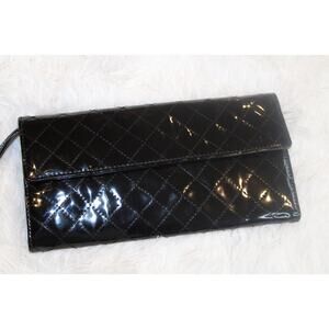 Aldo Women medium Clutch black.
